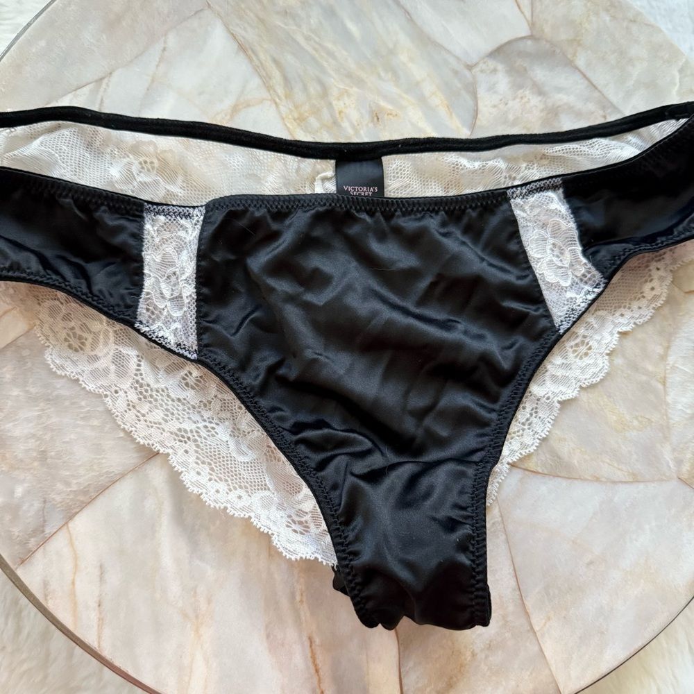 New Victoria’s Secret Very Sexy Cheeky Panty Lace Satin Silky Medium